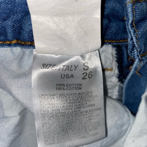 Fashion Nova Distressed Demin Shorts - Picture 4 of 4